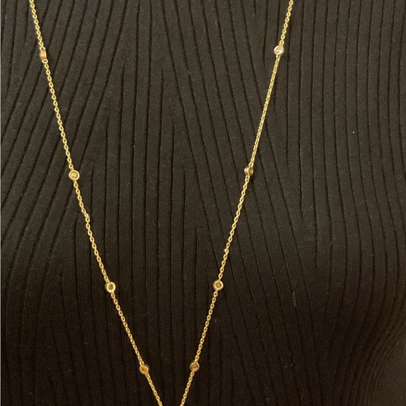 Elegant Gold Pendant Necklace - Picture 4 of 5